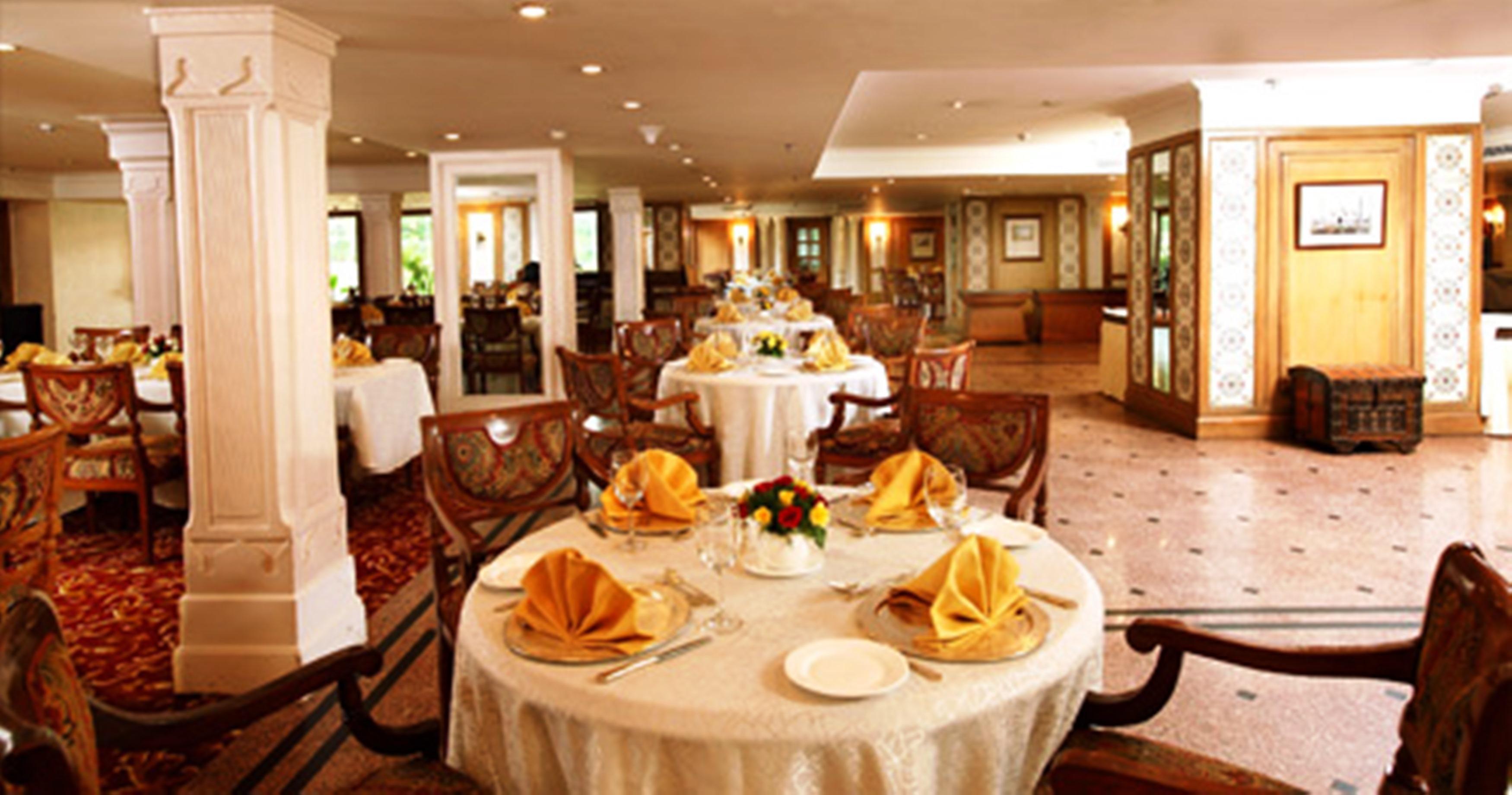The Ashok, New Delhi Nova Deli Exterior foto The restaurant at the hotel