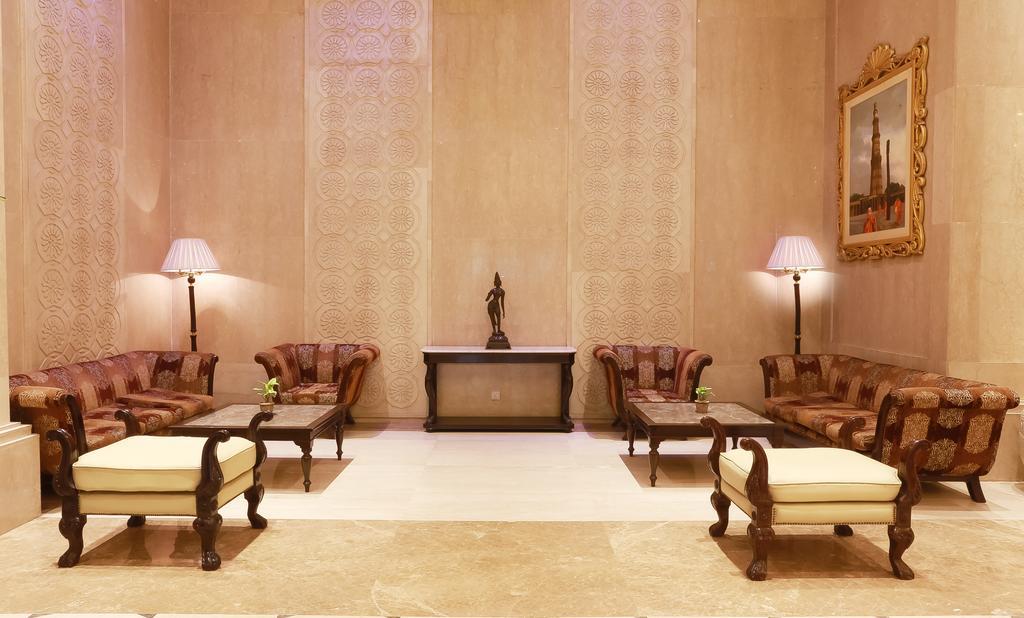 The Ashok, New Delhi Nova Deli Exterior foto The lobby of the Taj Mahal Palace