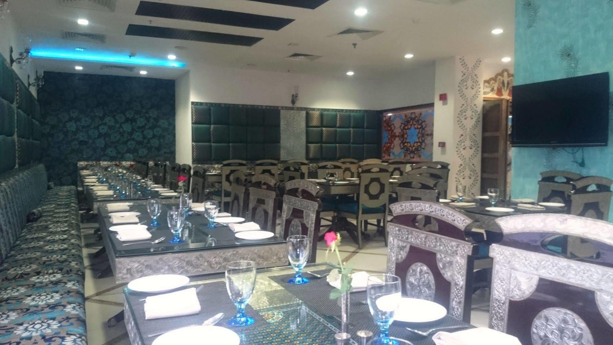 The Ashok, New Delhi Nova Deli Exterior foto The interior of the restaurant