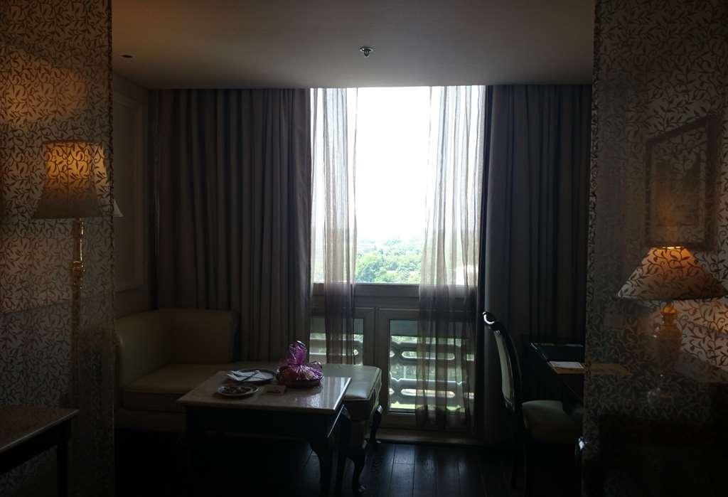 The Ashok, New Delhi Nova Deli Quarto foto A room at the hotel
